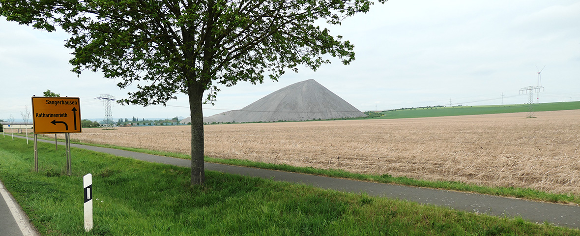 Foto: Straße und Landschaft im Landkreis MSH