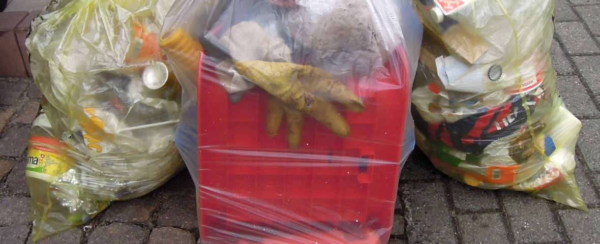 Foto: In einem Gelben Sack befinden sich Dinge, die keine Verpackung sind