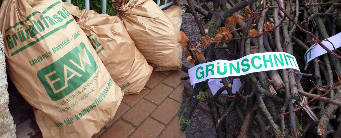 Foto: EAW-Grünabfallsäcke und Grünschnittbanderolen liegen zur Abholung bereit